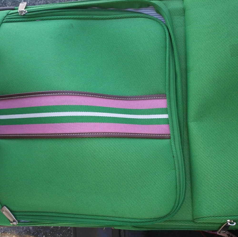 Travel roller luggage. Tommy Hilfiger.